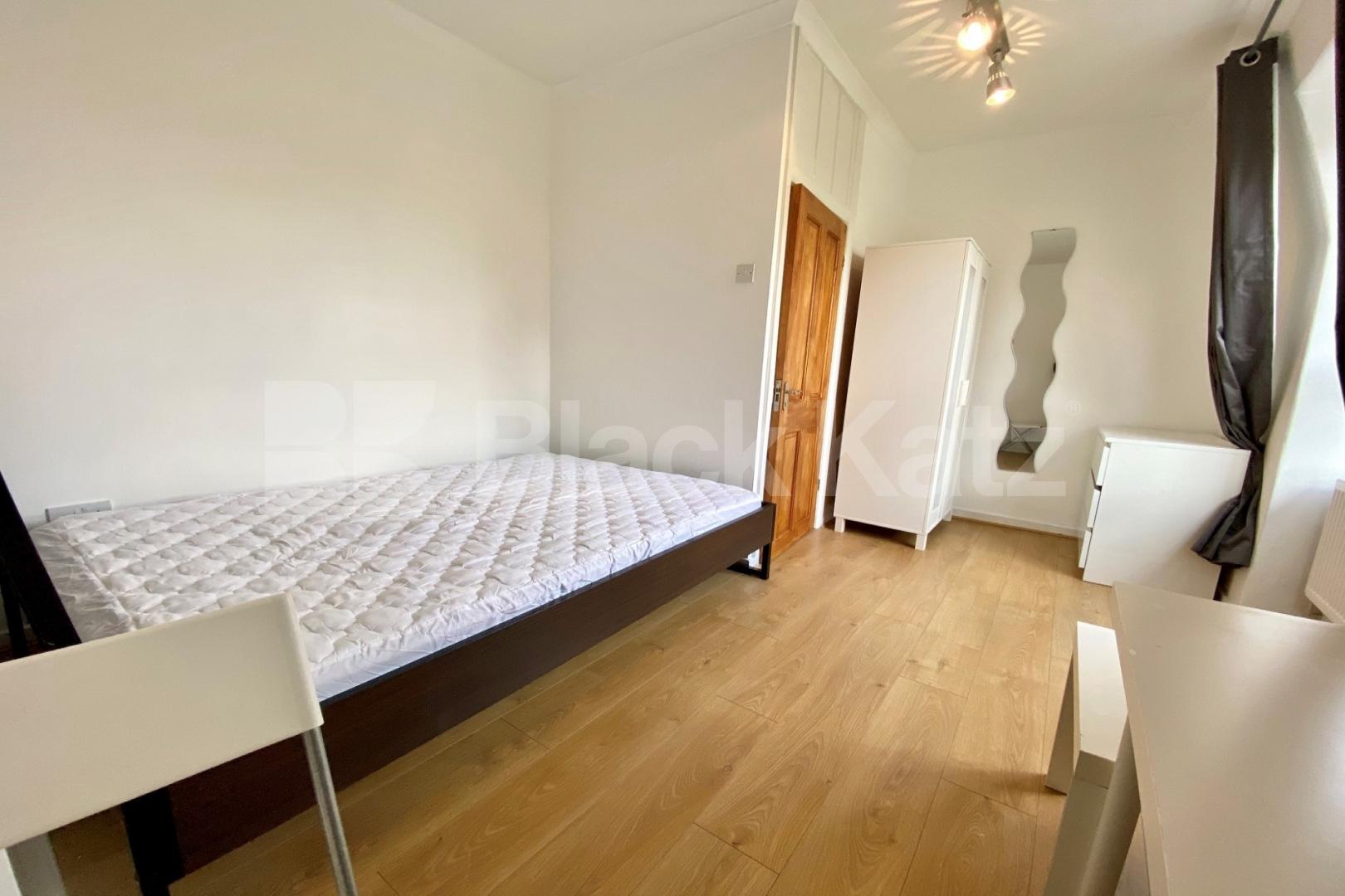 Recently redecorated throughout with neutral decor and wooden floors Pardoner Street, London Bridge / Borough